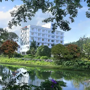 4* מלון Grand Plaza